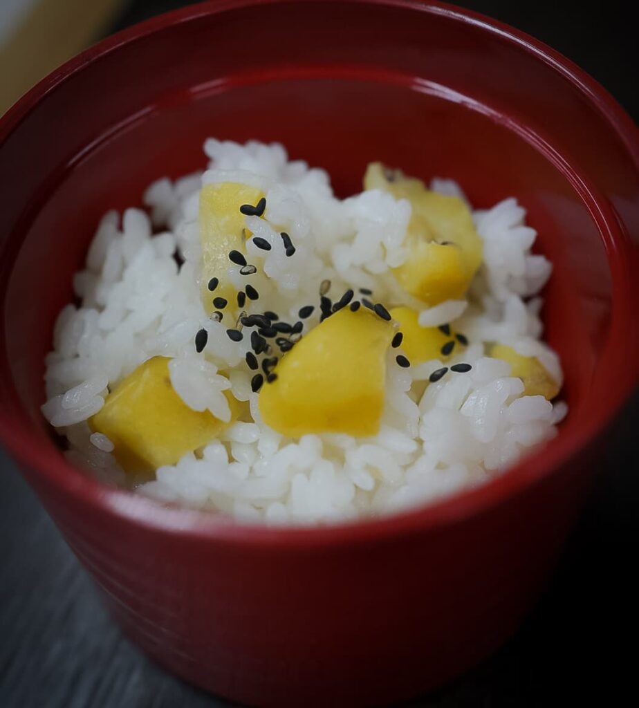 今年もやって来ました️栗ご飯の季節がやっぱり季節ごとに季節を感じる食材をお楽しみいただきながら、ほどよい湯加減の硫黄泉で心も体も癒してくださいおかわりも無料です食欲の秋です。